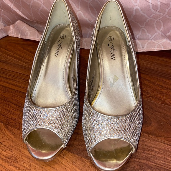 Femi Shoes - - HP🎉/Femi Gold Open Toe Heels